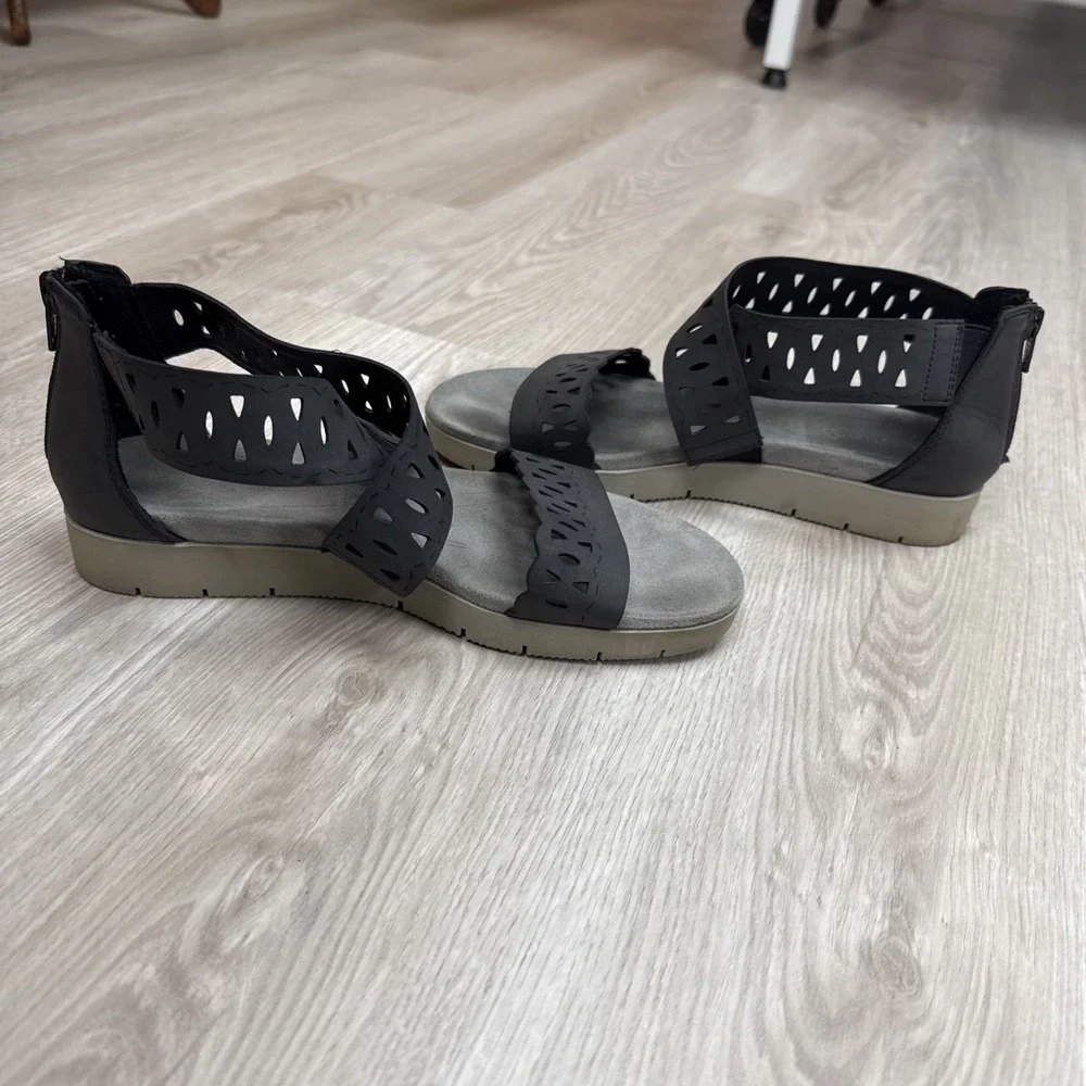 Baretraps Womens Black Cutout Wrap Crisscross Comfort Heel Zip Flat Sandals 7.5